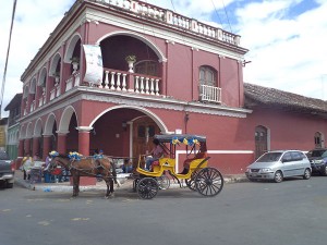 Esquina de la plaza principal de Granada Nicaragua