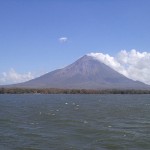 Uno de los imponentes Volcanes  de Ometepe. Ometepe es una Isla y  también está allí el volcán concepción es uno y el otro es Maderas. Repleto de bellezas y los hoteles ecológicos que abundan en toda la región.